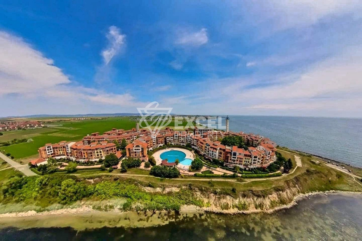 Обзаведен, просторен  имот с гледка море- Марина Кейп, Ахелой