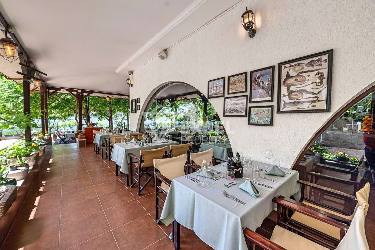 Обзаведен, просторен  имот с гледка море- Марина Кейп, Ахелой