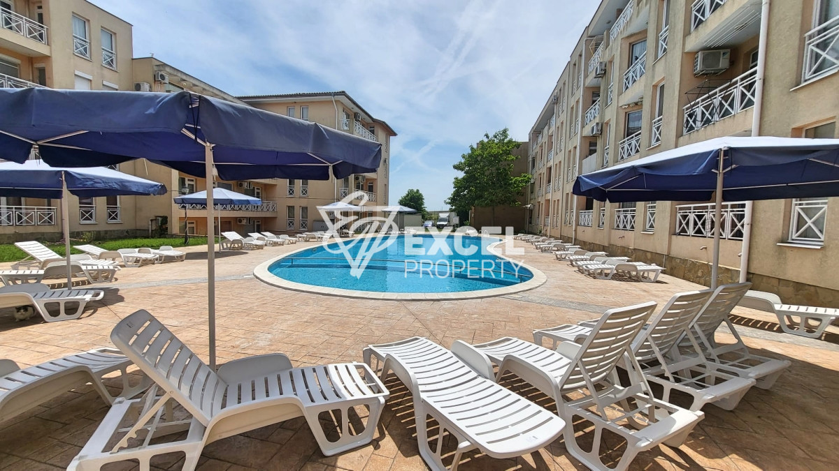 Уютно обзаведено студио с мебели и тераса в Съни Дей 6