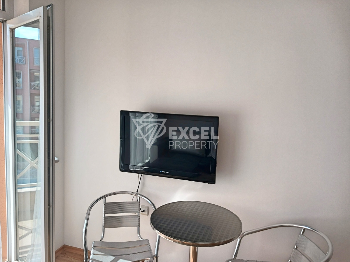 Обзаведен имот с тераса и гледка басейн - Съни Дей 6