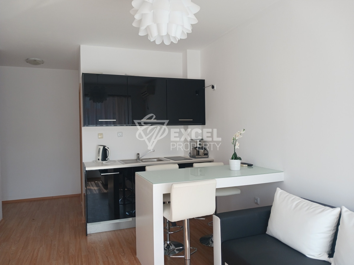 Обзаведен имот с тераса и гледка басейн - Съни Дей 6