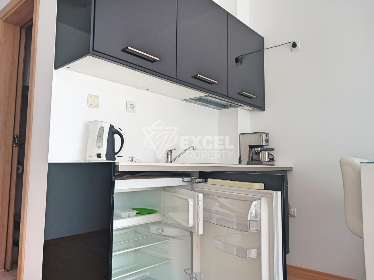 Обзаведен имот с тераса и гледка басейн - Съни Дей 6