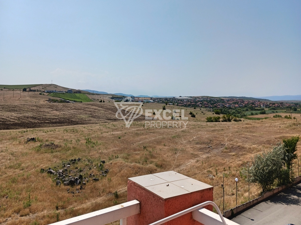 Бюджетно студио с мебели и тераса в Съни Дей 6