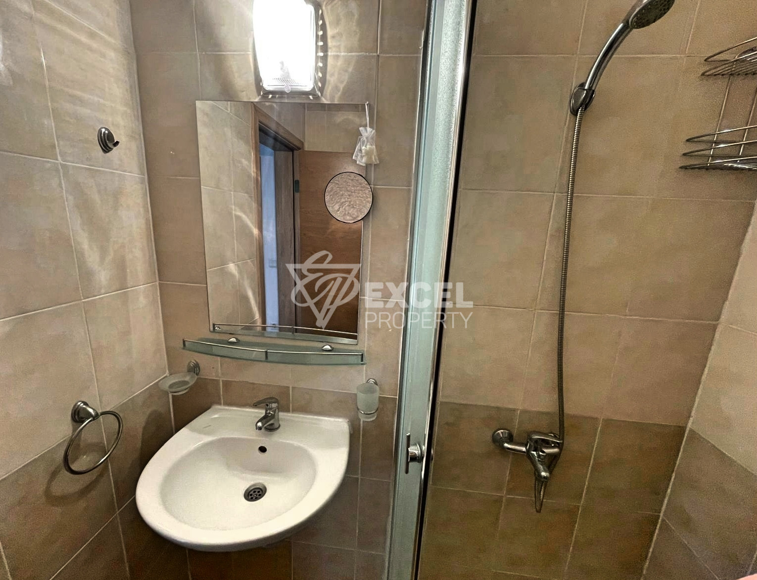 Двустаен, добре обзаведен имот в комплекс Съни Дей 6