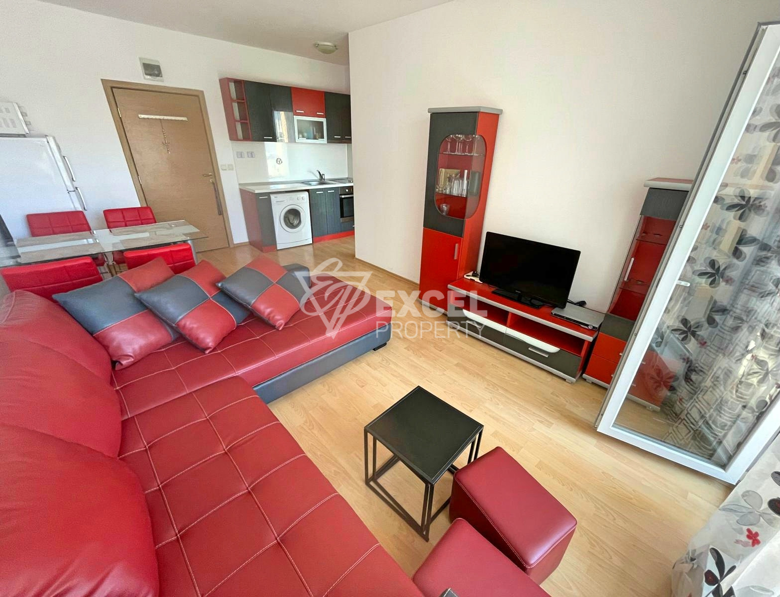 Двустаен, добре обзаведен имот в комплекс Съни Дей 6