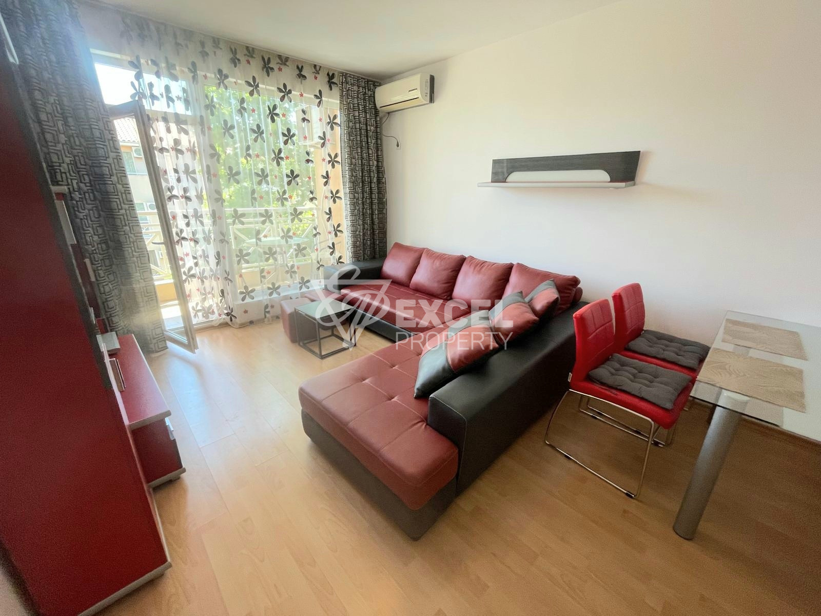 Двустаен, добре обзаведен имот в комплекс Съни Дей 6