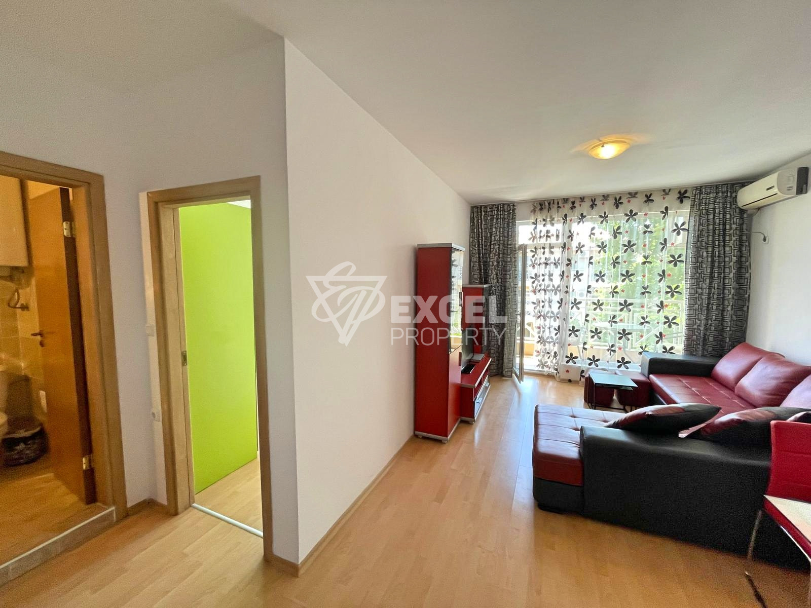 Двустаен, добре обзаведен имот в комплекс Съни Дей 6