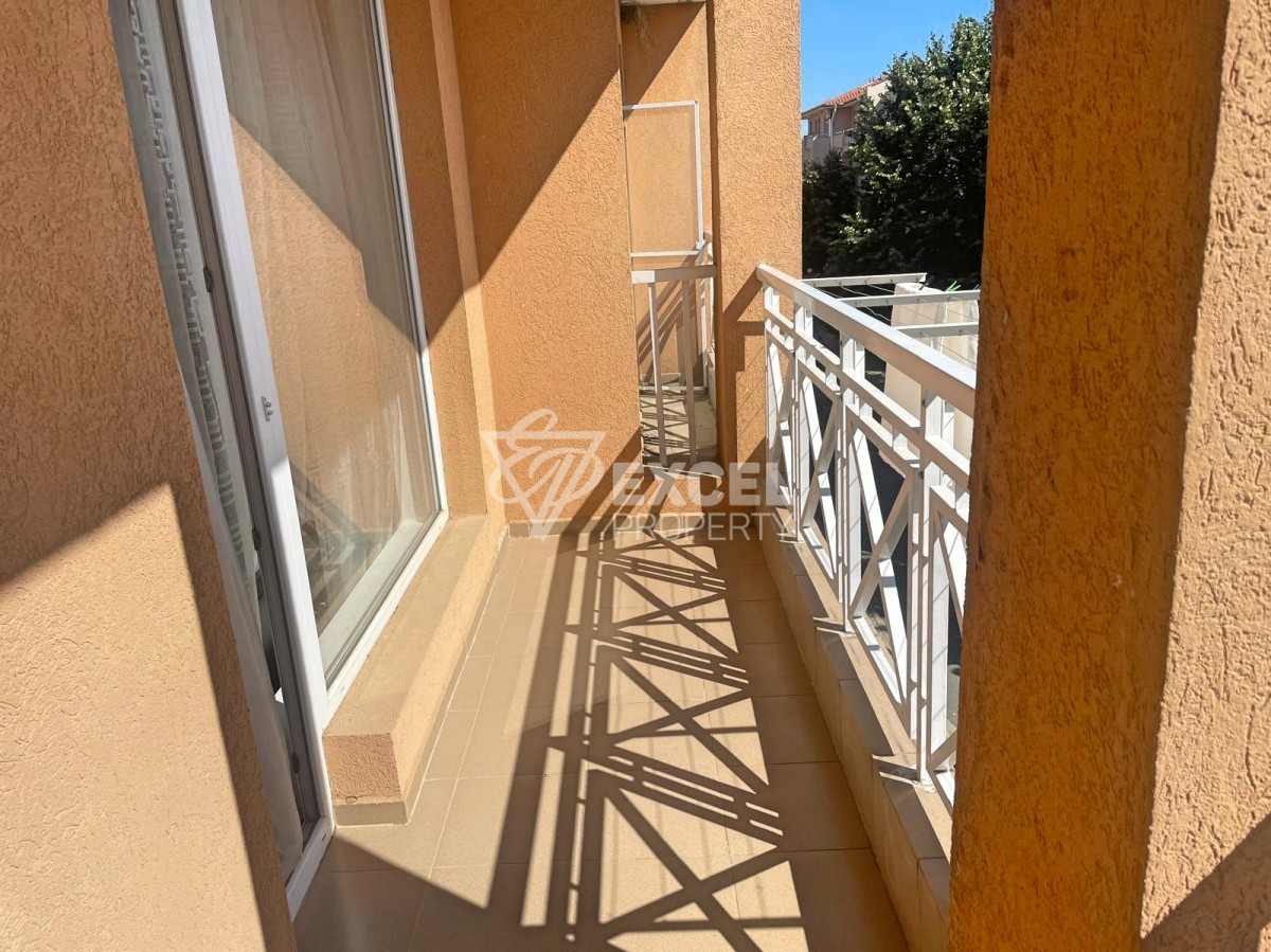 Двустаен, добре обзаведен имот в комплекс Съни Дей 6