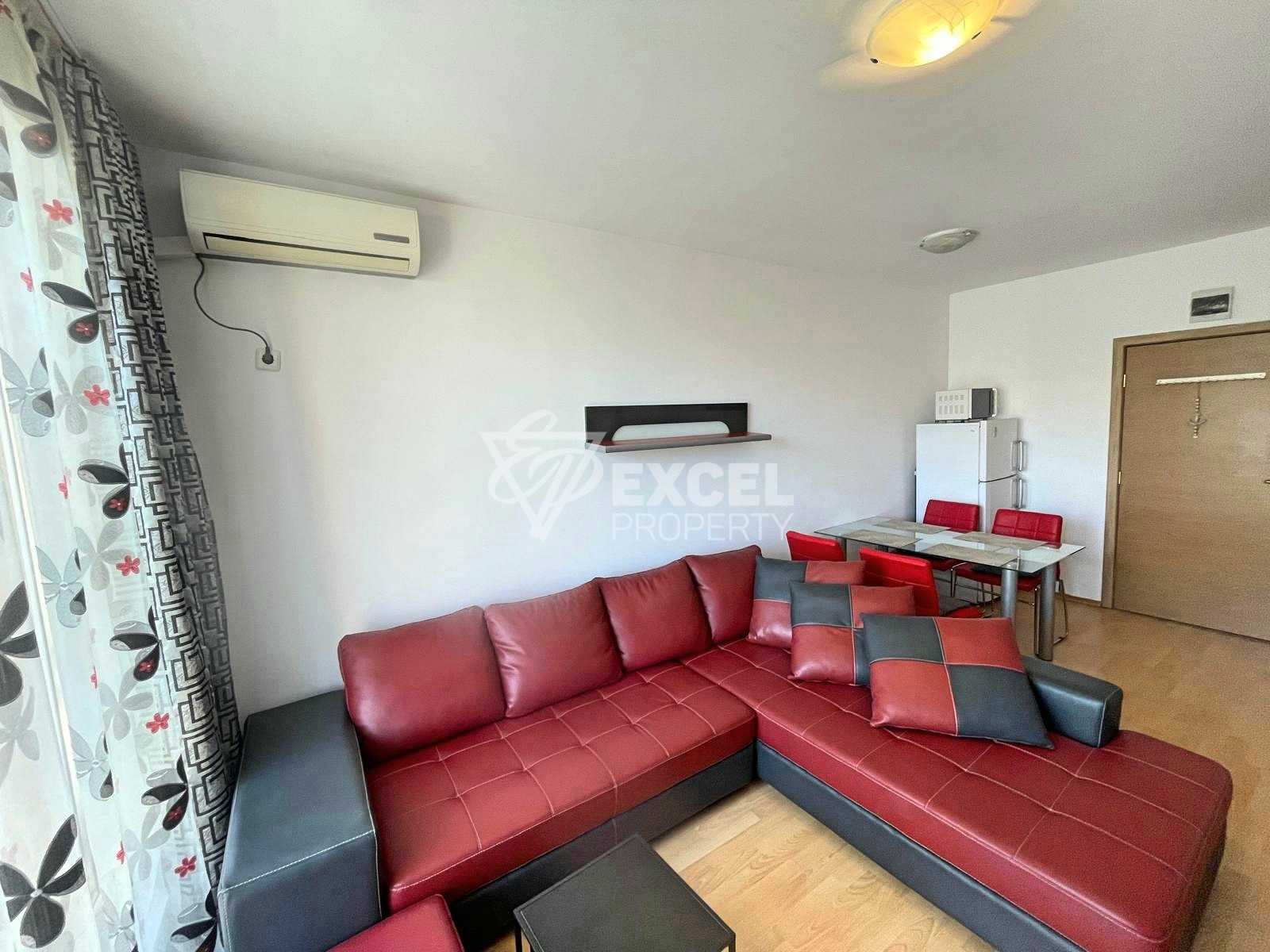 Двустаен, добре обзаведен имот в комплекс Съни Дей 6