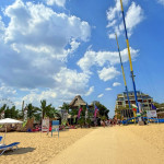 Офис на плажа 2026: Новият стандарт за работа и живот на Черноморието