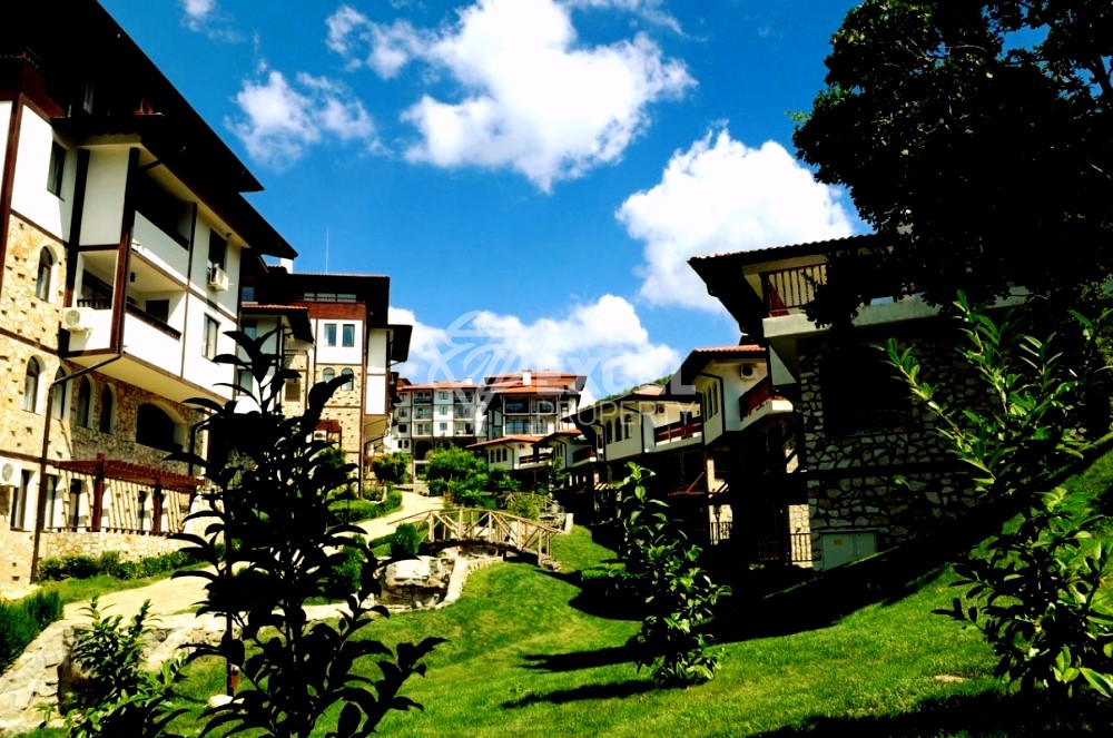 Тристаен обзавден имот-Етъра, Свети Влас